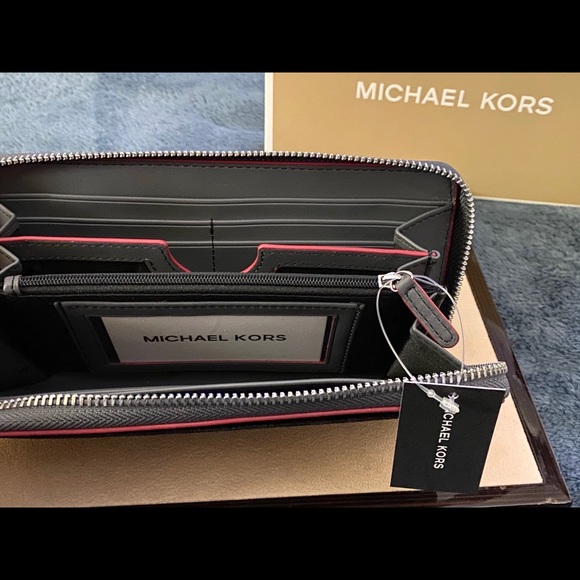 Michael Kors Wallet, Zip Around, TECH FRIENDLY,NEW - Picture 9 of 16